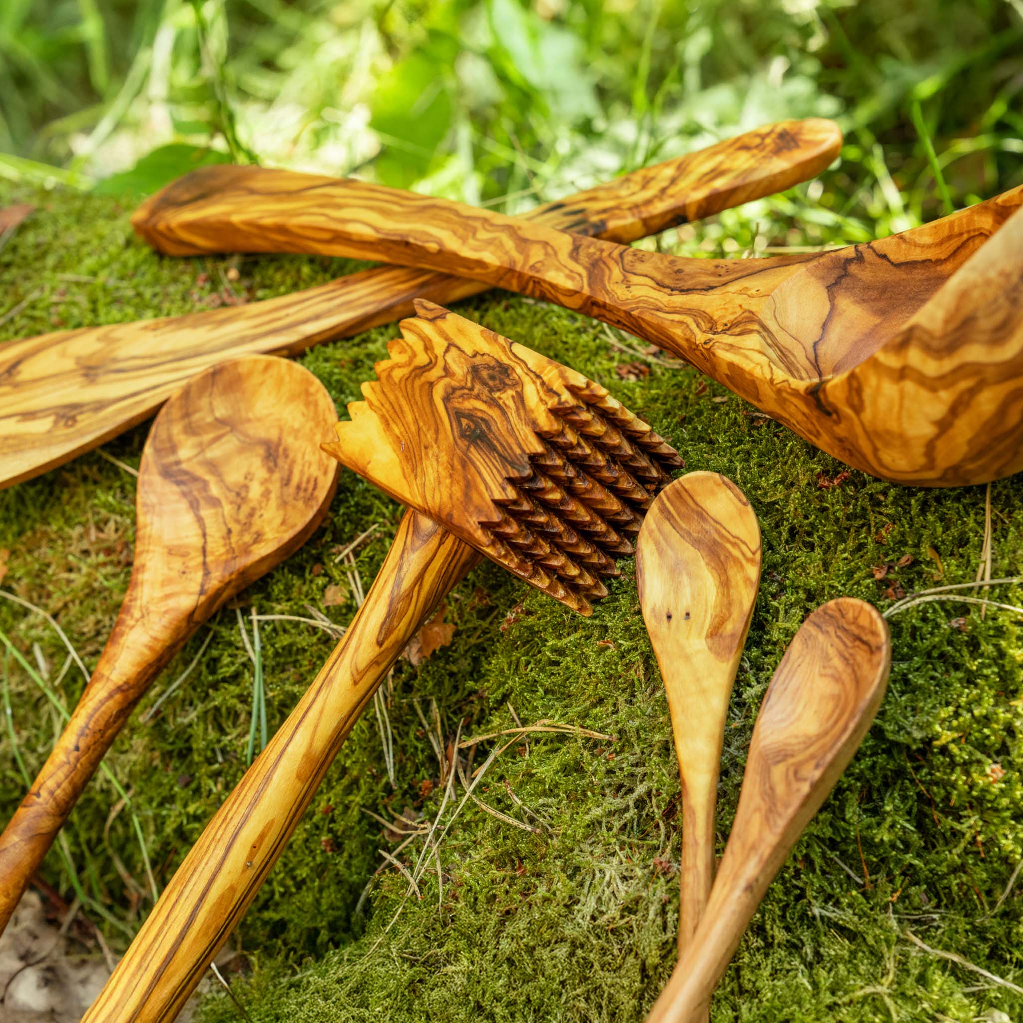 8-piece Olive Wood Kitchen Utensil Set “Château”